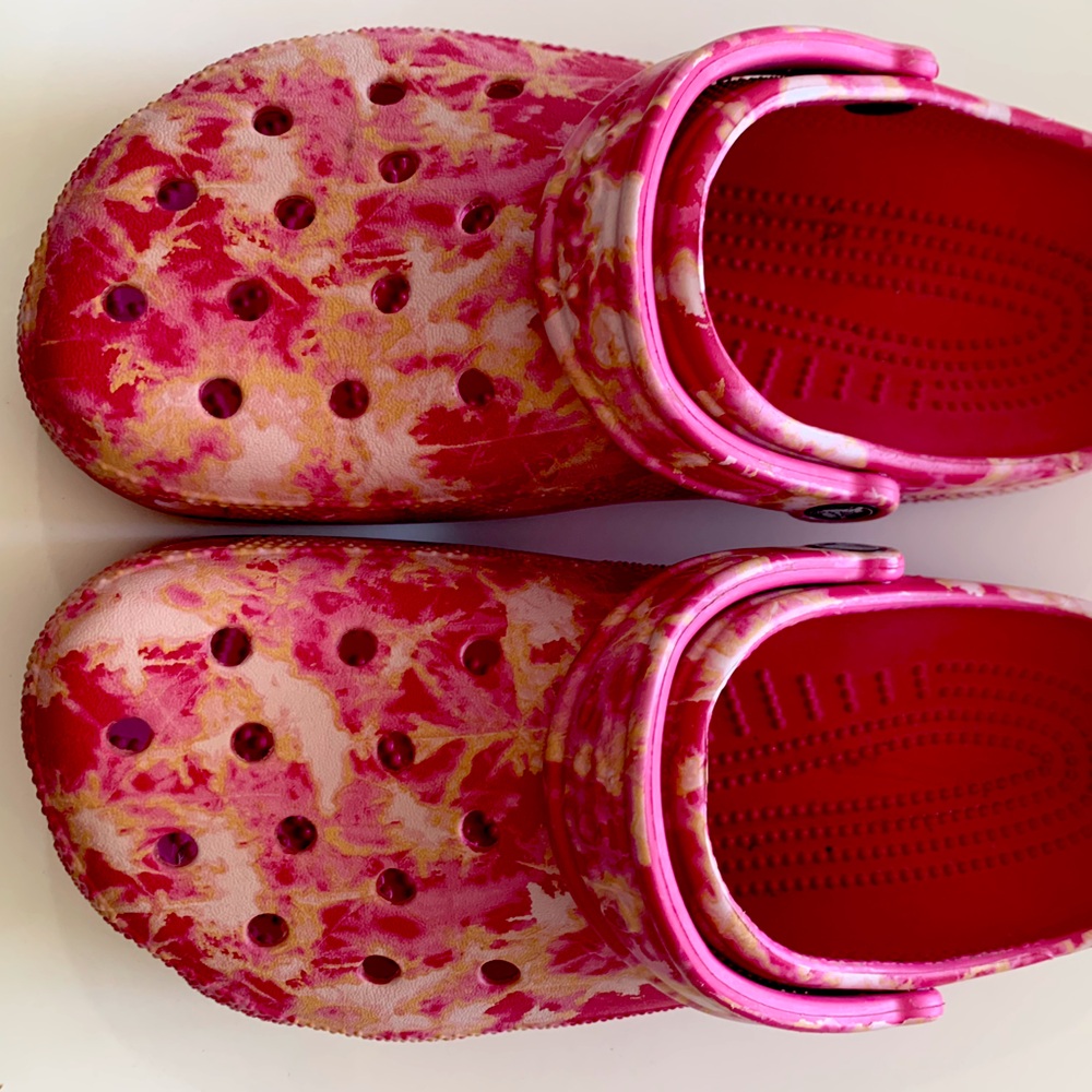 Crocs Clog in Bleach Dye Pink Print with Top and Side Vents